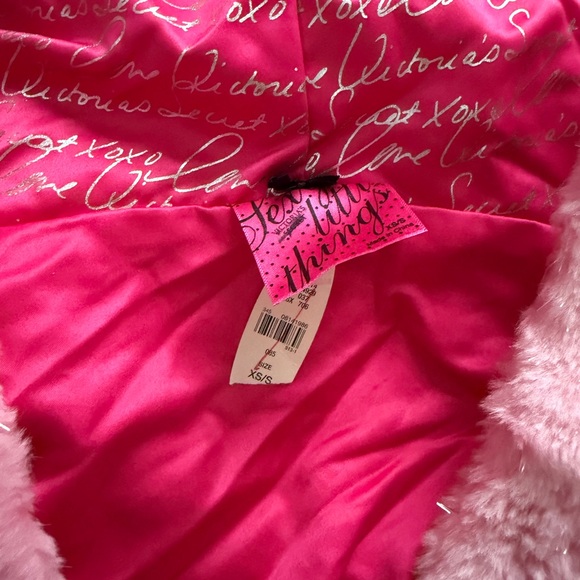 PrettyLittleThing Hot Pink Plush Robe Set - Picture 2 of 3